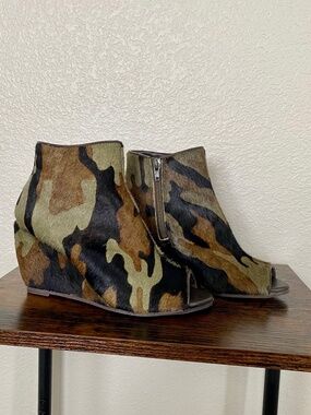 Naughty Monkey KUDA "Pony Hair" Camouflage Peep Toe Wedge Heel Booties Size 6.5